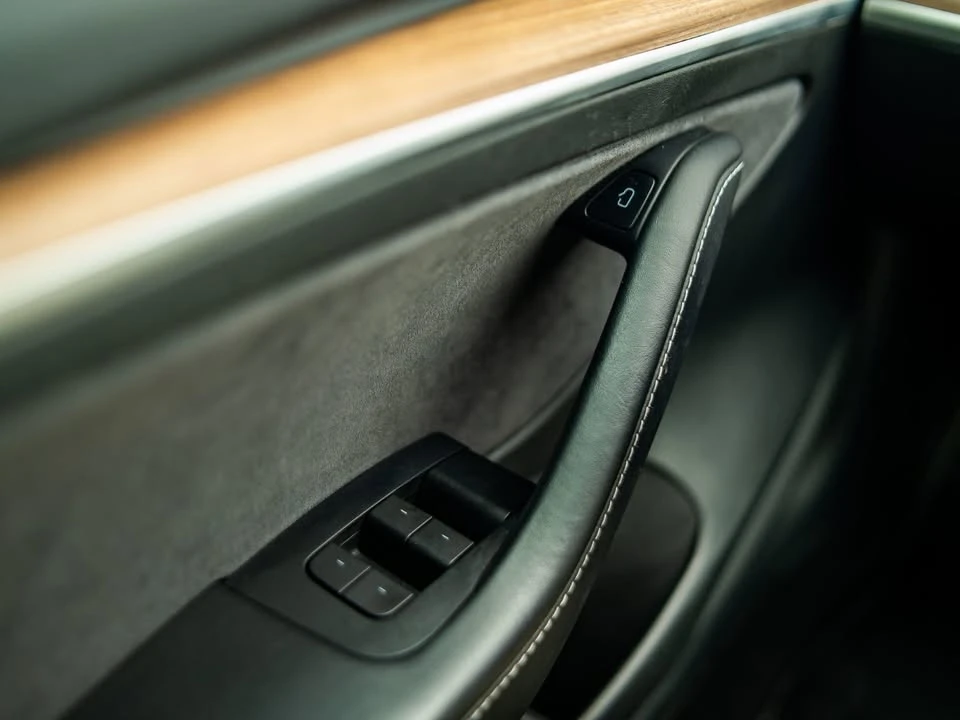2022 Tesla Model 3 - Image 4 of 17
