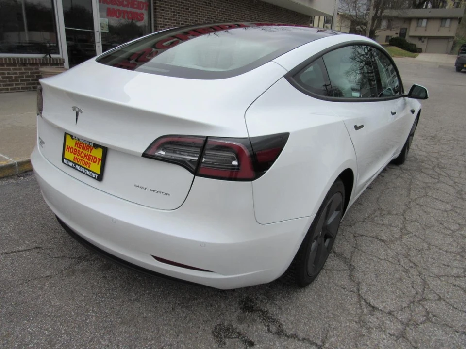 2022 Tesla Model 3 - Image 10 of 30