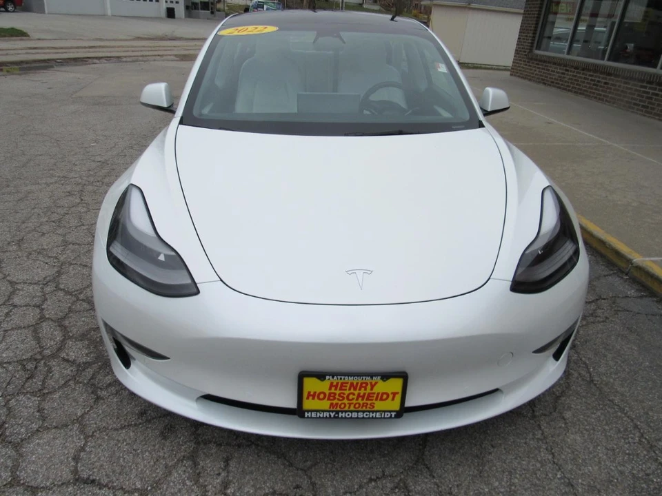 2022 Tesla Model 3 - Image 2 of 30