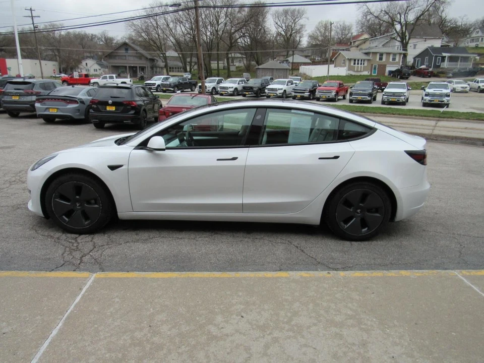 2022 Tesla Model 3 - Image 8 of 30