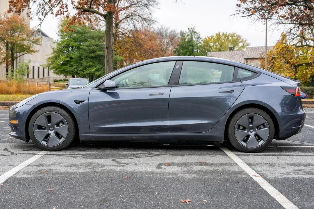 2022 Tesla Model 3 - Image 3 of 31