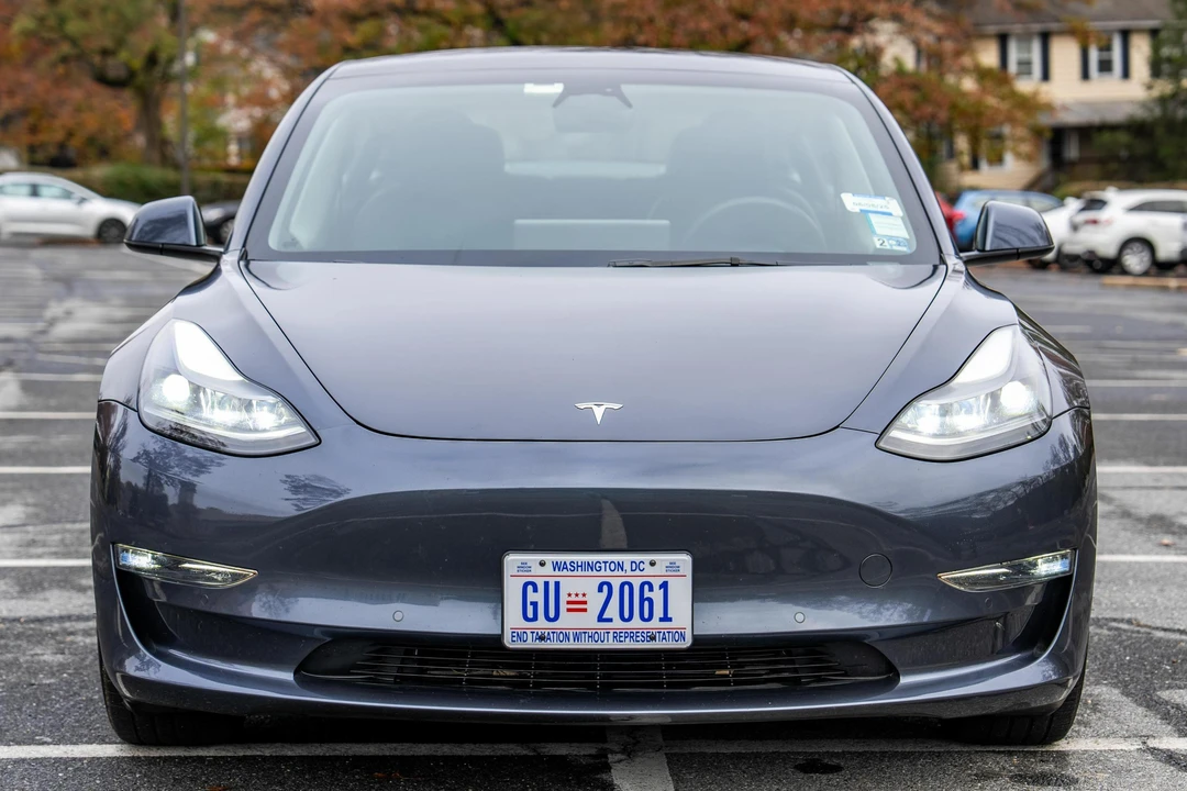 2022 Tesla Model 3 - Image 2 of 31