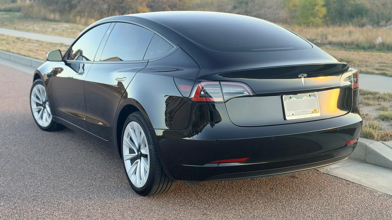 2022 Tesla Model 3 - Image 8 of 31