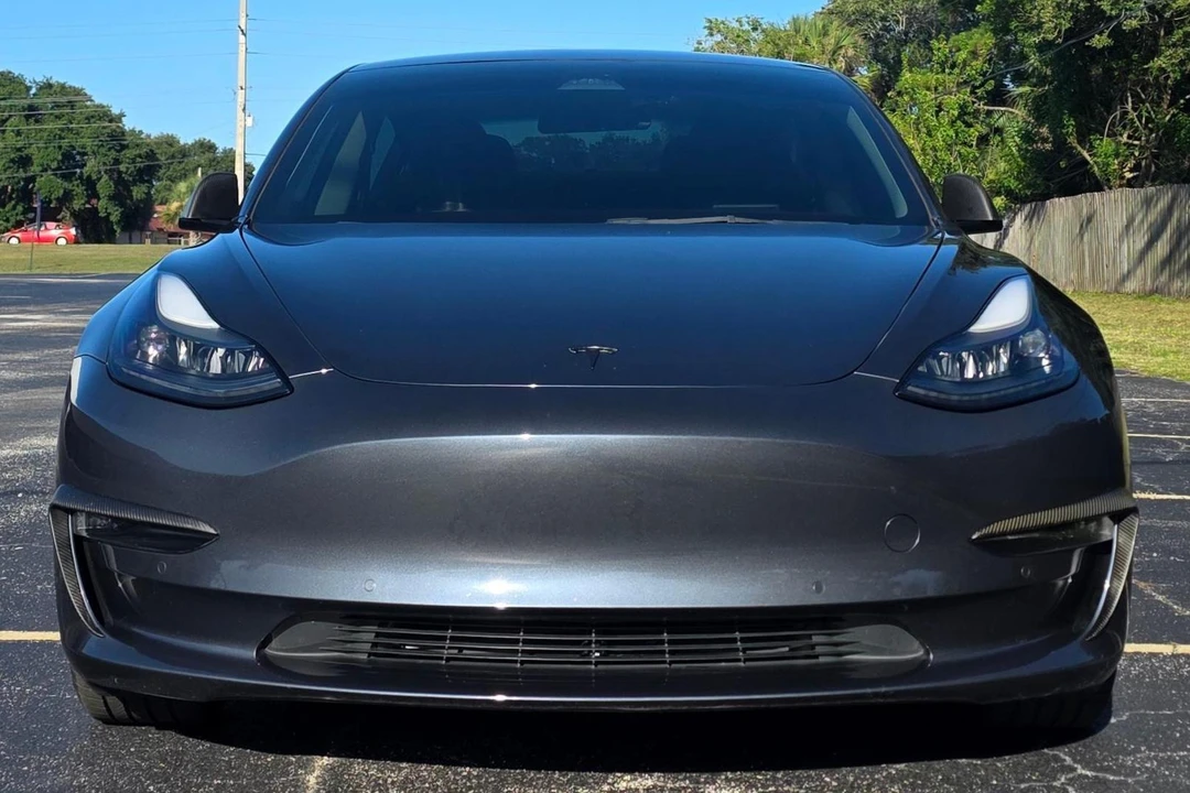 2022 Tesla Model 3 - Image 2 of 31