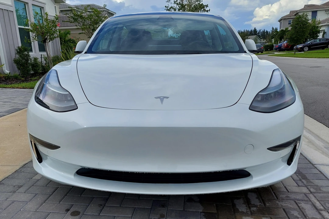 2022 Tesla Model 3 - Image 2 of 31
