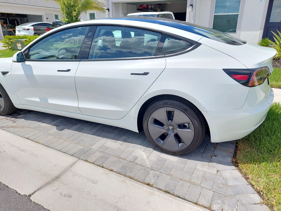 2022 Tesla Model 3 - Image 9 of 31