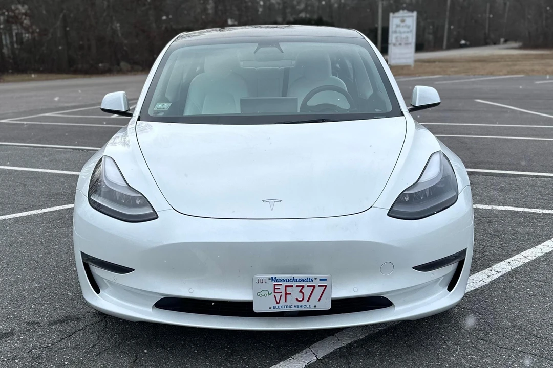 2022 Tesla Model 3 - Image 2 of 31