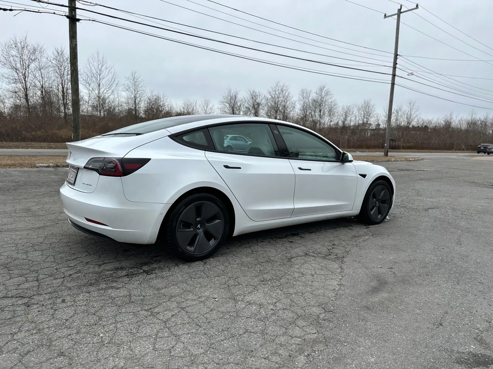 2022 Tesla Model 3 - Image 14 of 31