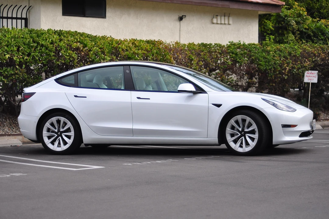 2022 Tesla Model 3 - Image 3 of 24