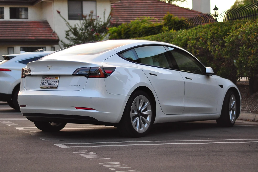 2022 Tesla Model 3 - Image 4 of 24
