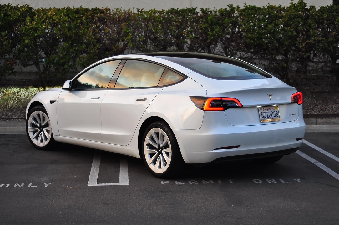 2022 Tesla Model 3 - Image 10 of 24