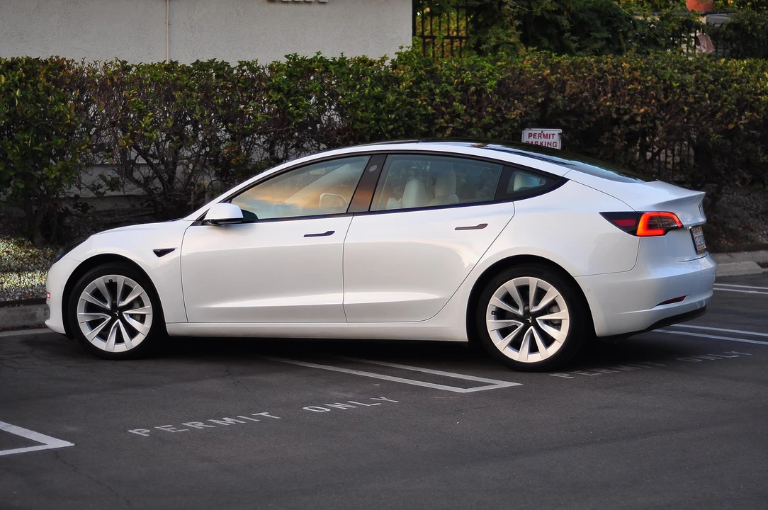 2022 Tesla Model 3 - Image 9 of 24