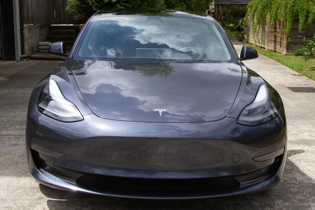 2022 Tesla Model 3 - Image 2 of 31