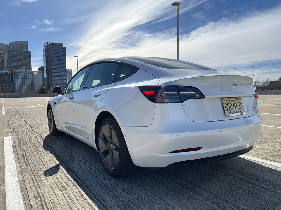 2022 Tesla Model 3 - Image 9 of 31