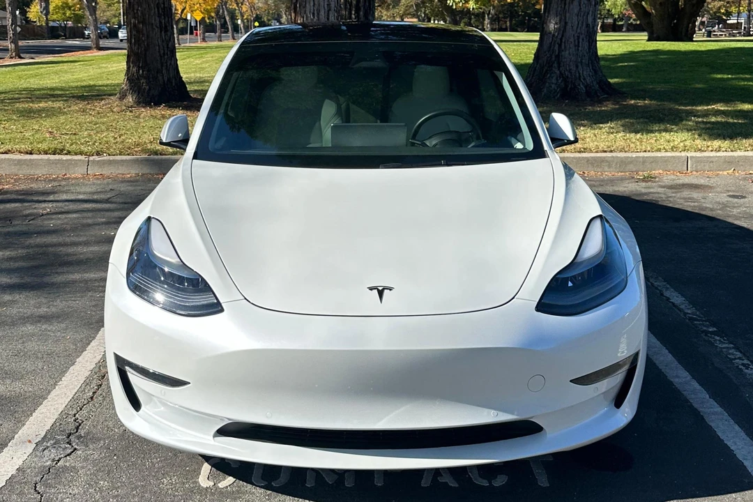 2022 Tesla Model 3 - Image 2 of 31