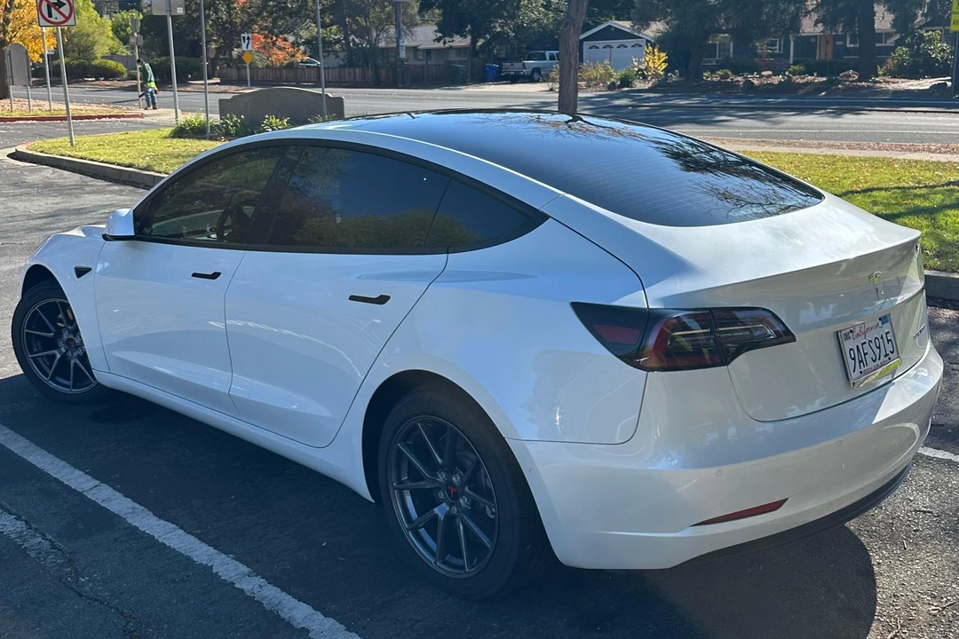 2022 Tesla Model 3 - Image 4 of 31
