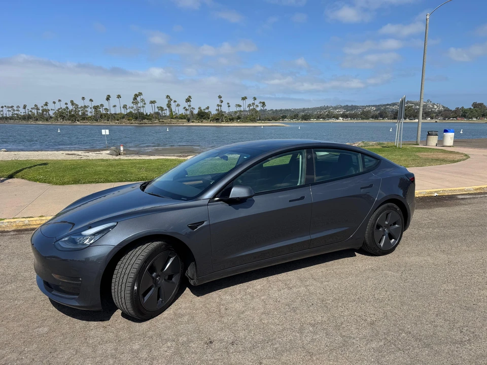 2022 Tesla Model 3 - Image 8 of 31