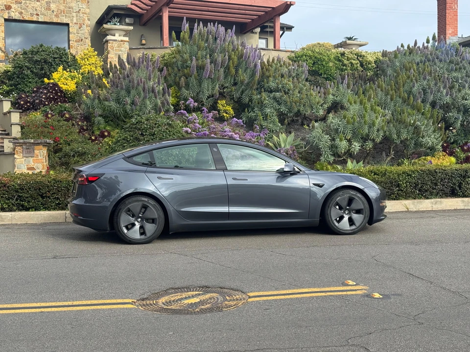 2022 Tesla Model 3 - Image 12 of 31