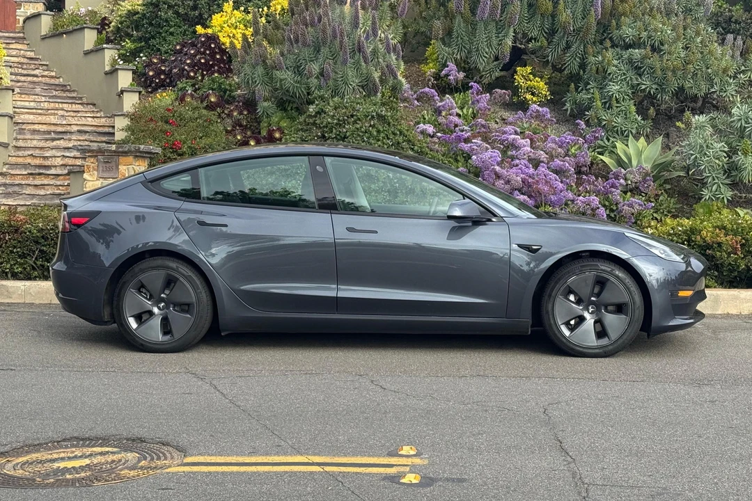 2022 Tesla Model 3 - Image 3 of 31