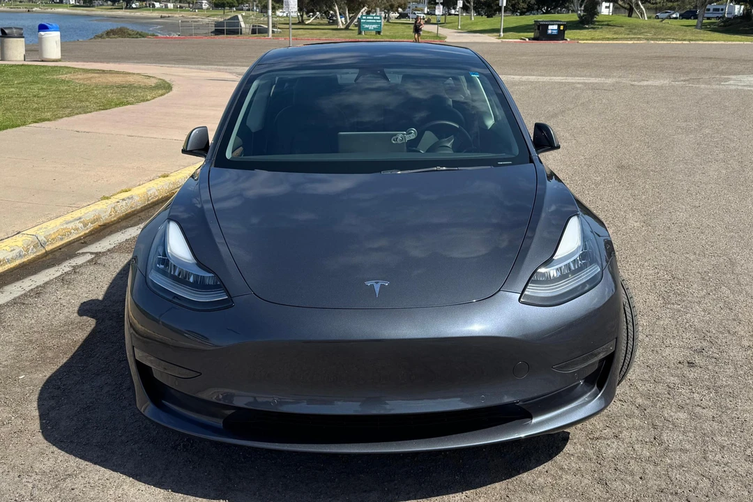2022 Tesla Model 3 - Image 2 of 31