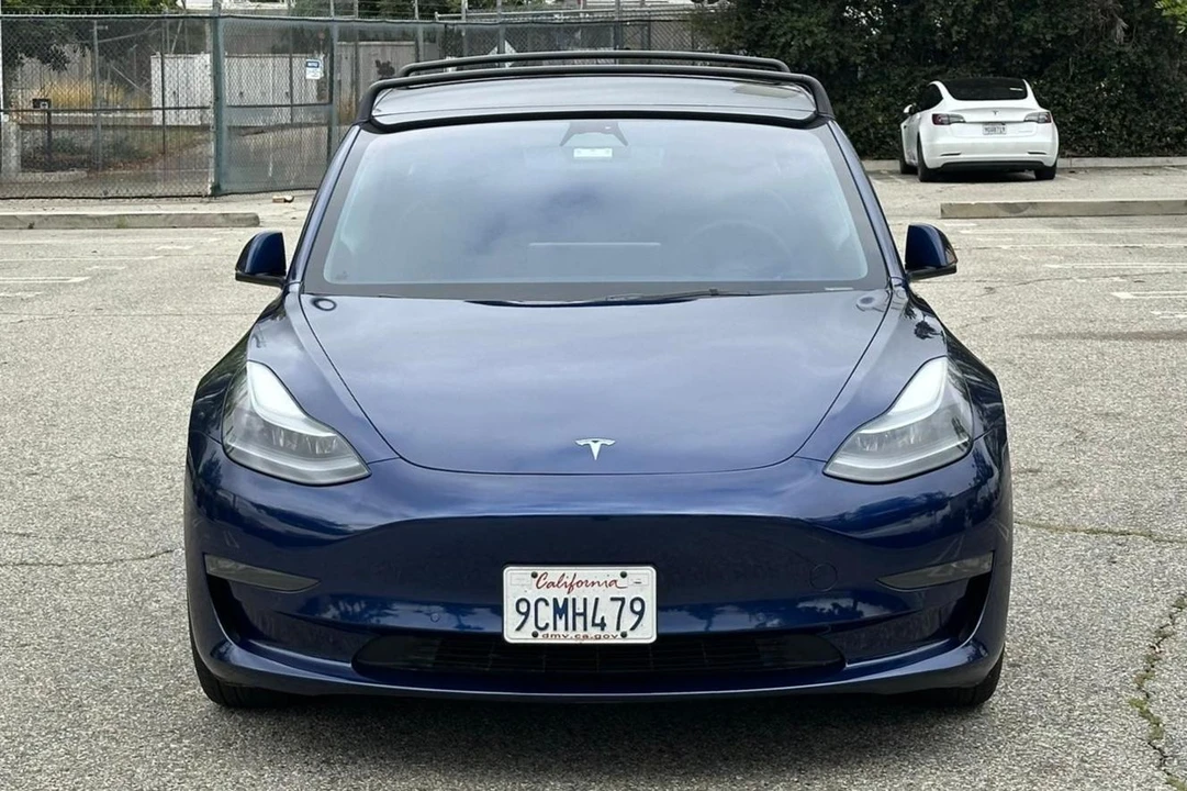 2022 Tesla Model 3 - Image 2 of 31