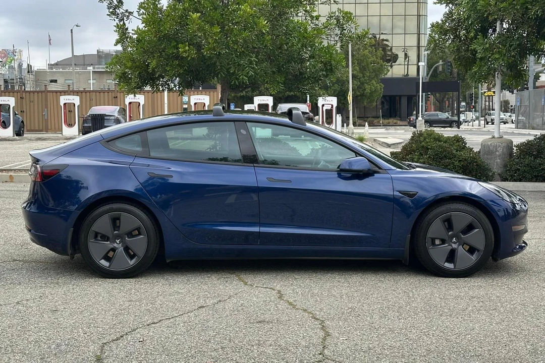 2022 Tesla Model 3 - Image 3 of 31