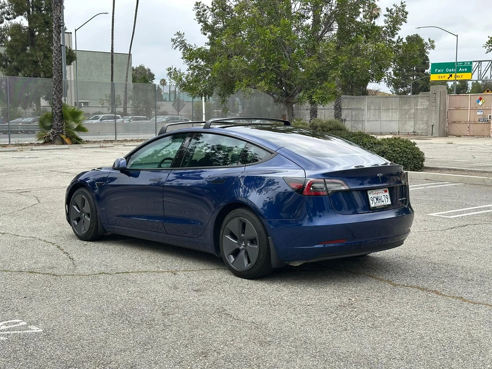 2022 Tesla Model 3 - Image 8 of 31