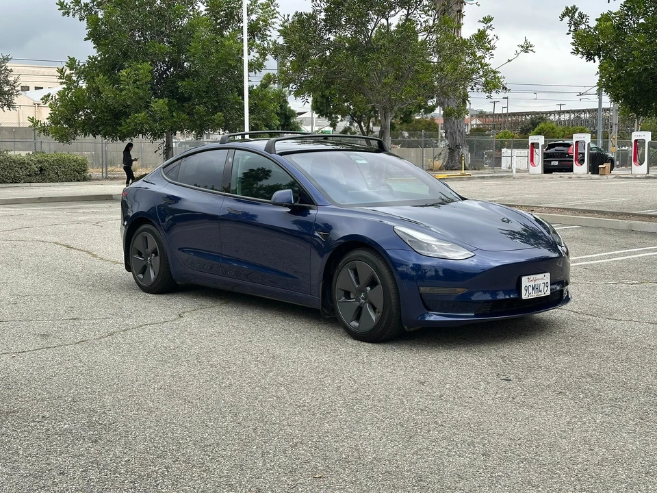 2022 Tesla Model 3 - Image 9 of 31