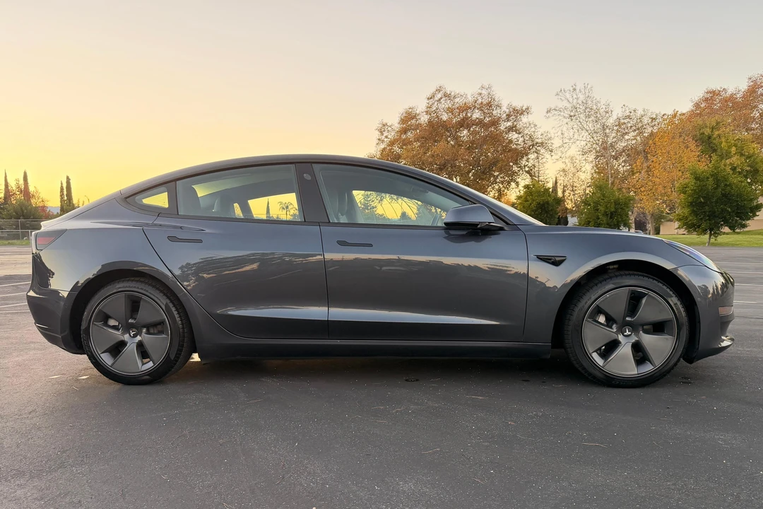 2022 Tesla Model 3 - Image 3 of 31