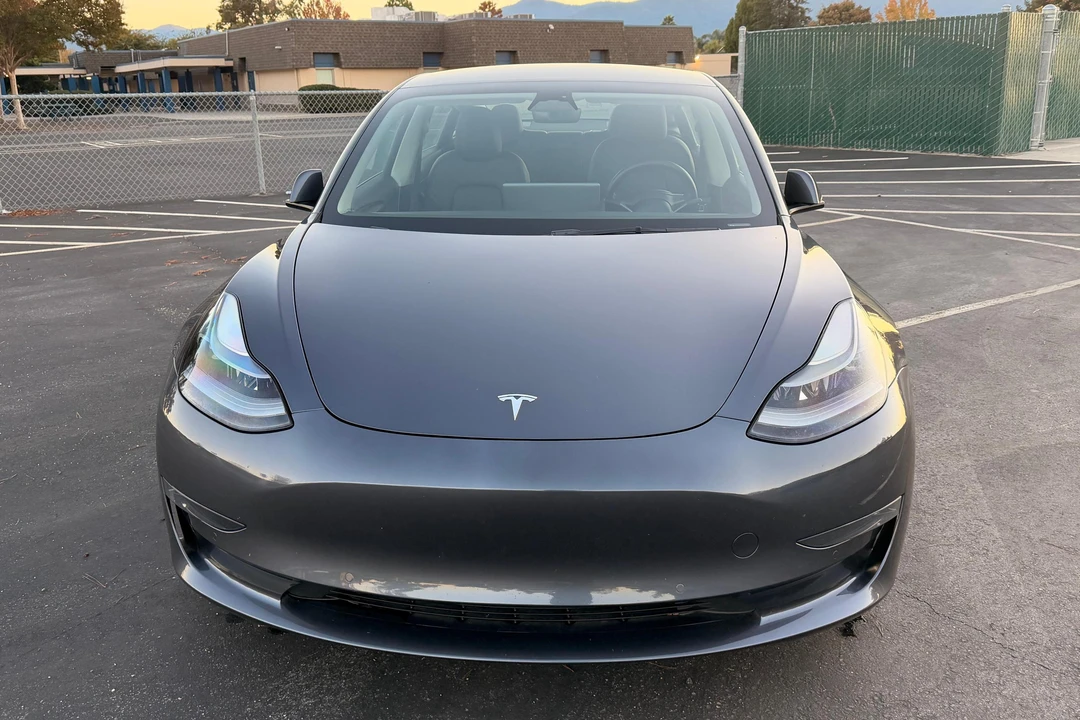 2022 Tesla Model 3 - Image 2 of 31