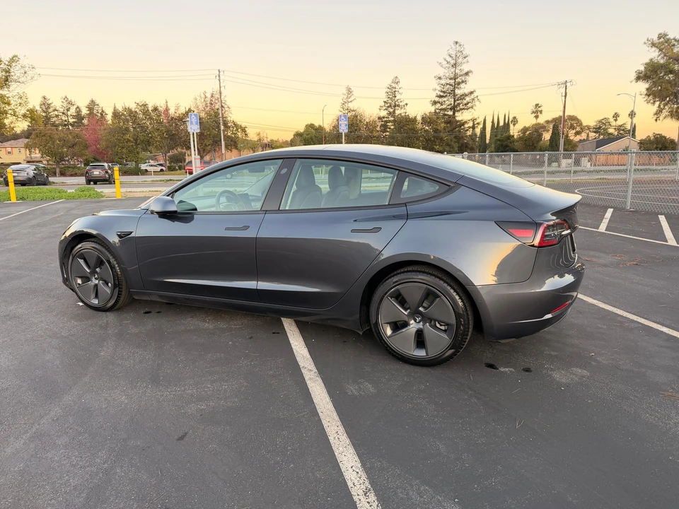 2022 Tesla Model 3 - Image 9 of 31