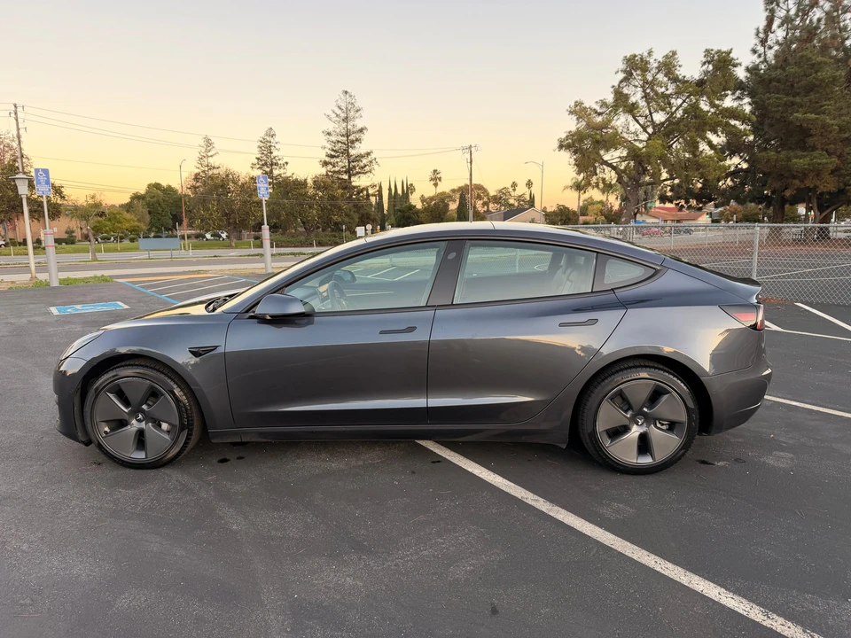 2022 Tesla Model 3 - Image 8 of 31