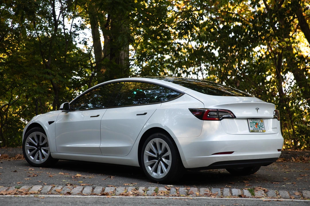 2022 Tesla Model 3 - Image 9 of 31