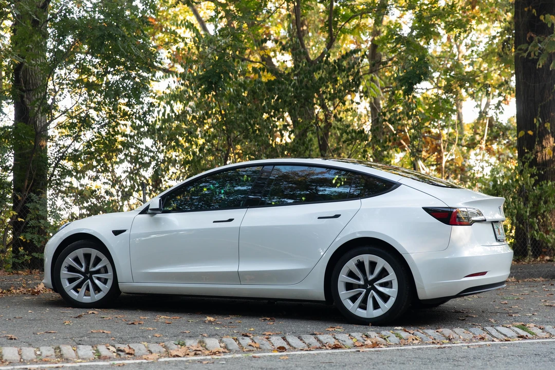 2022 Tesla Model 3 - Image 8 of 31
