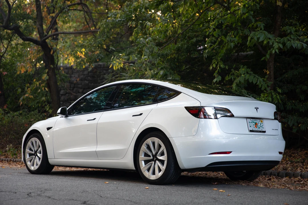 2022 Tesla Model 3 - Image 10 of 31
