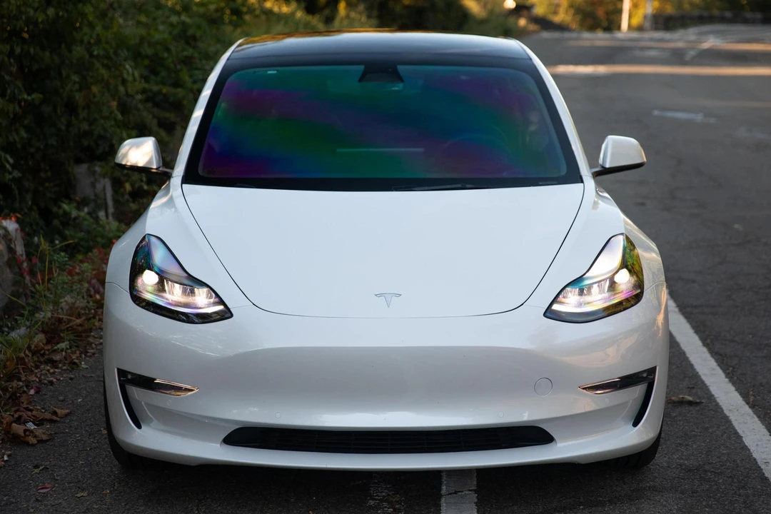 2022 Tesla Model 3 - Image 2 of 31