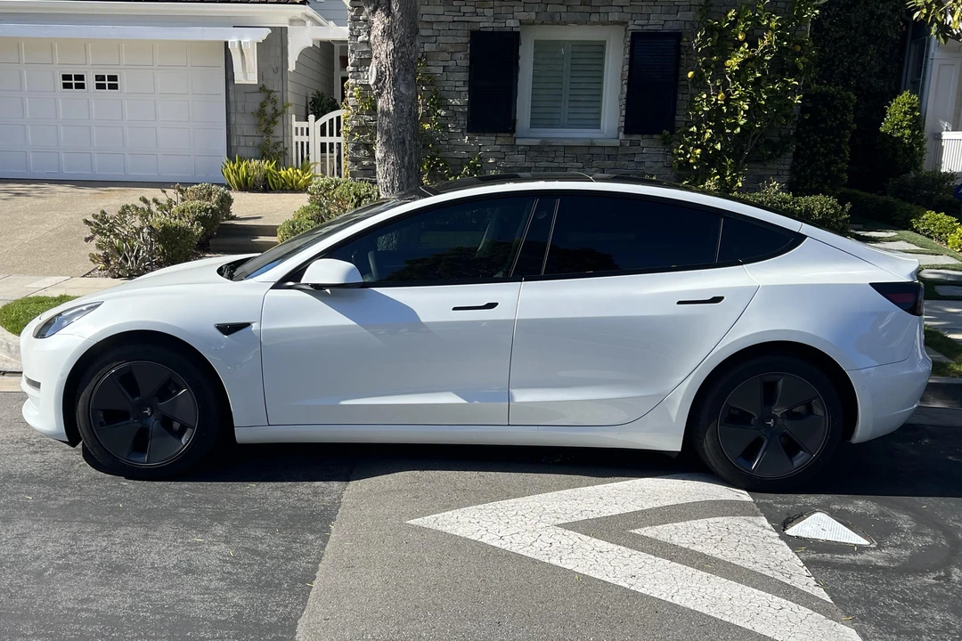 2022 Tesla Model 3 - Image 3 of 18