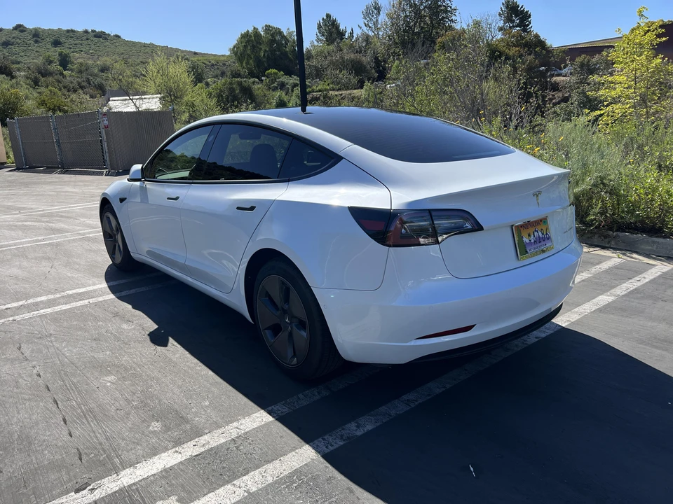 2022 Tesla Model 3 - Image 9 of 18