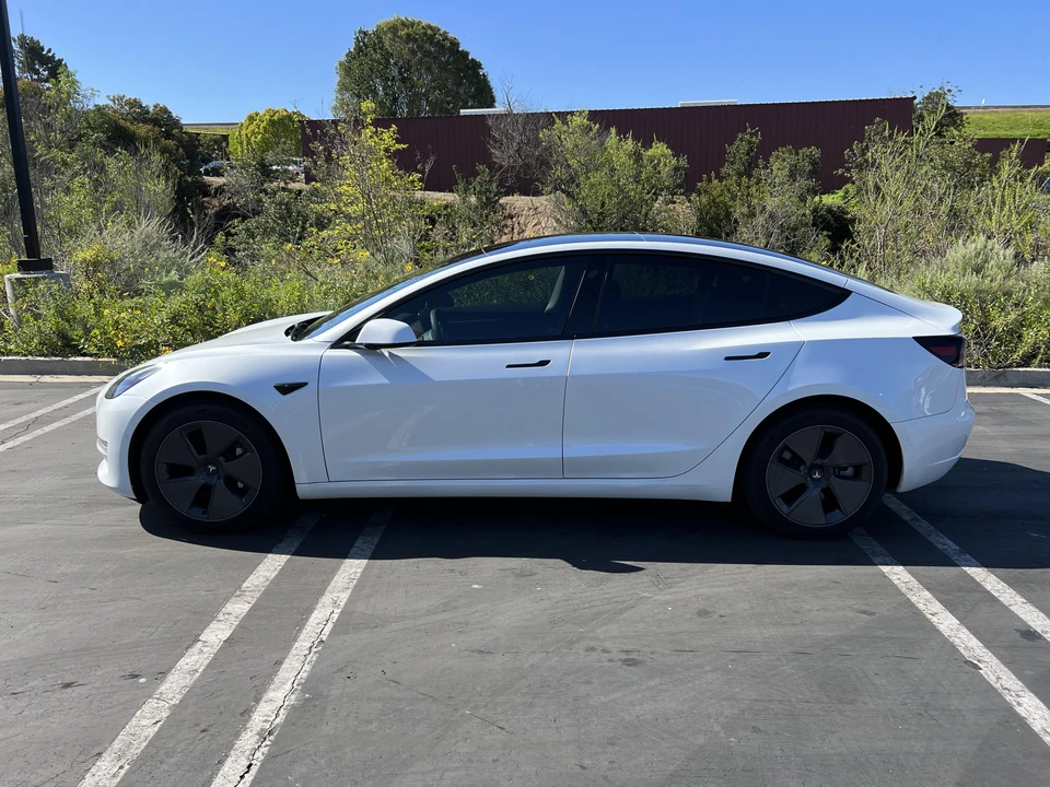 2022 Tesla Model 3 - Image 8 of 18