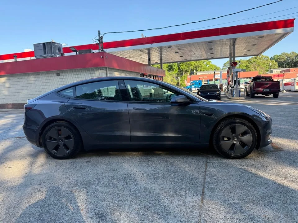 2022 Tesla Model 3 - Image 3 of 17