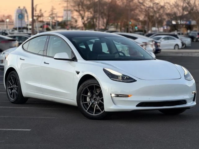 2022 Tesla Model 3 - Image 4 of 12