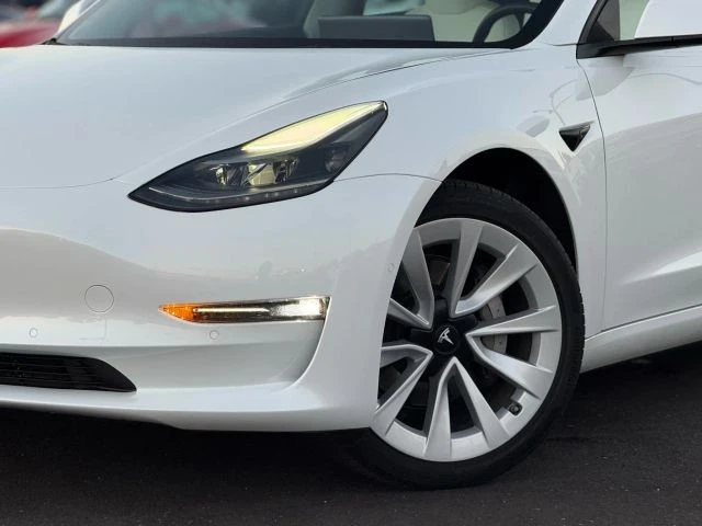 2022 Tesla Model 3 - Image 2 of 21