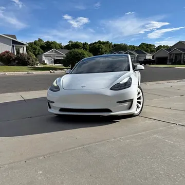 2022 Tesla Model 3 Long Range Sedan 4D