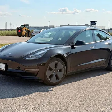 2022 Tesla Model 3 Standard Range Plus