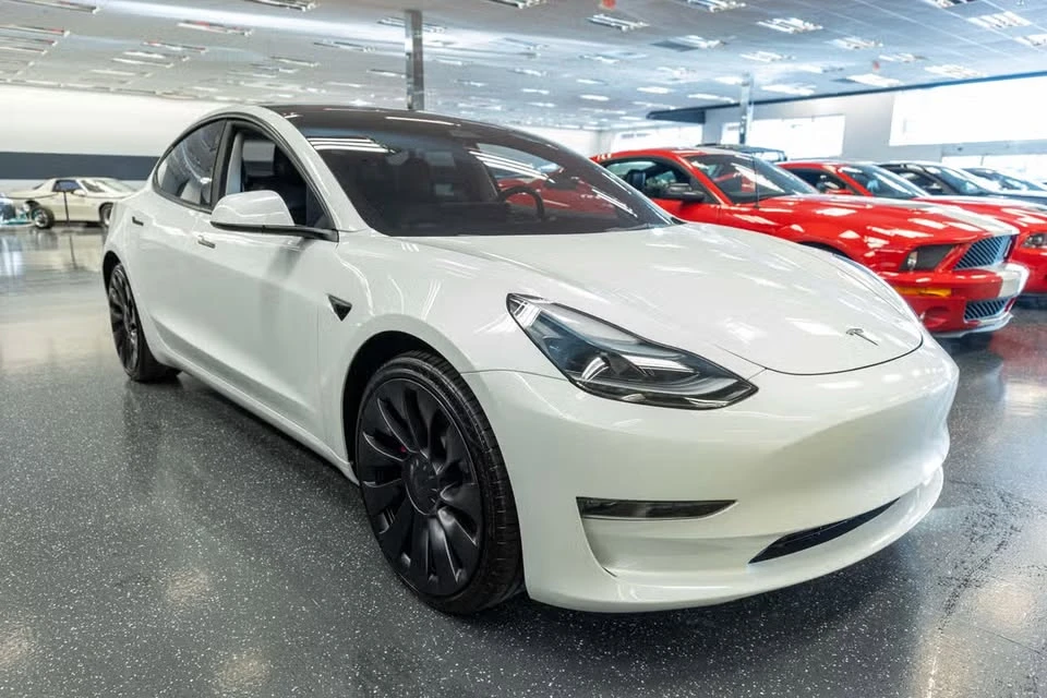 2022 Tesla Model 3 Performance - Image 3 of 15