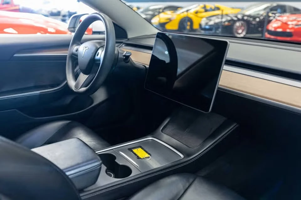 2022 Tesla Model 3 Performance - Image 13 of 15