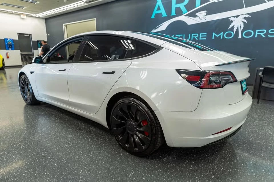 2022 Tesla Model 3 Performance - Image 8 of 15