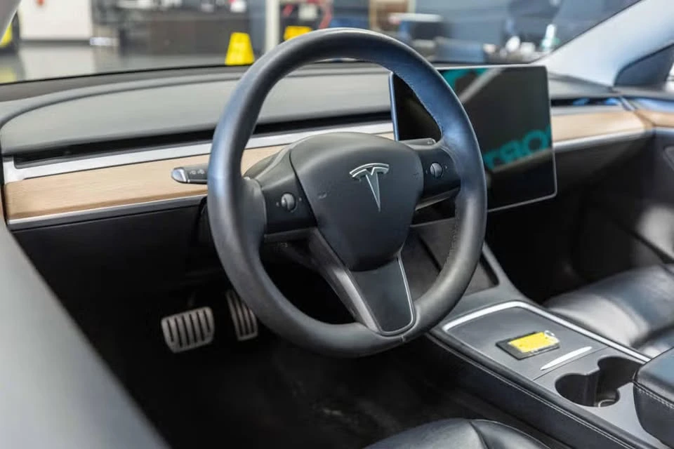 2022 Tesla Model 3 Performance - Image 9 of 15