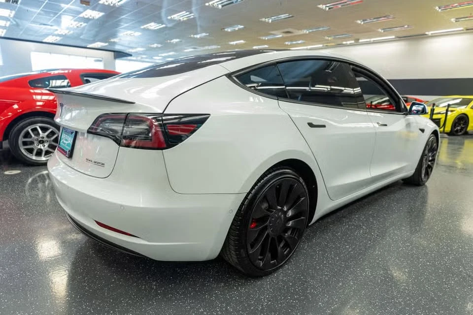 2022 Tesla Model 3 Performance - Image 4 of 15