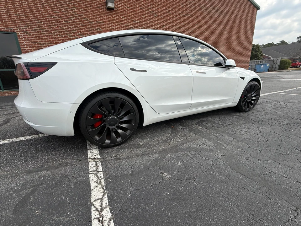 2022 Tesla Model 3 Performance - Image 26 of 31